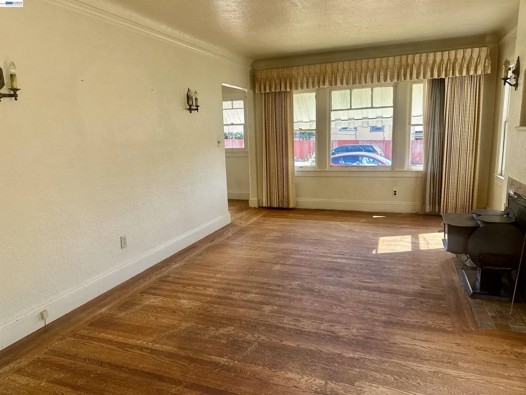 2533 Harrington Avenue Oakland CA 94601