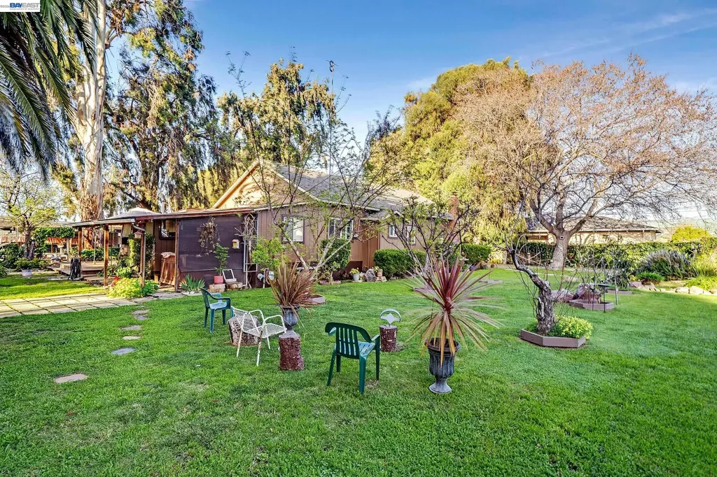 1177 Thiel Road Hayward CA 94544