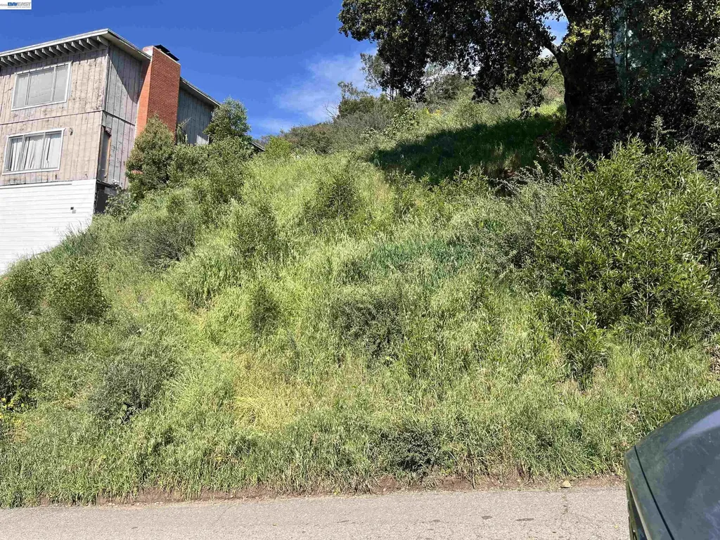 8712 Burr Street Oakland CA 94621