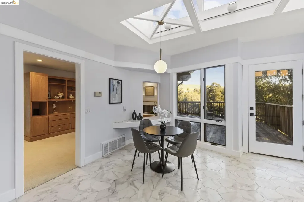 64 Valencia Road Orinda CA 94563
