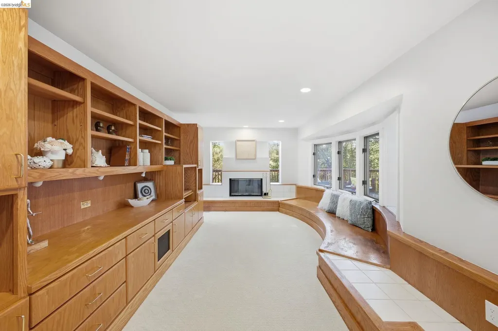 64 Valencia Road Orinda CA 94563