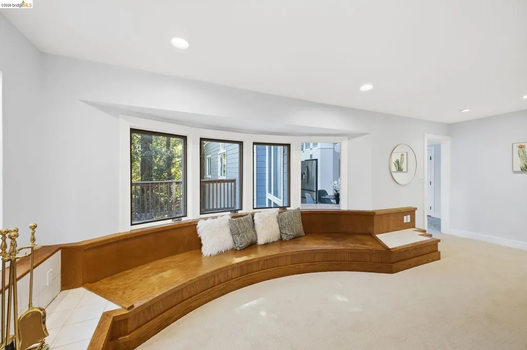 64 Valencia Road Orinda CA 94563