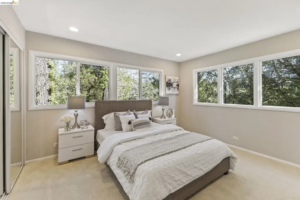 64 Valencia Road Orinda CA 94563