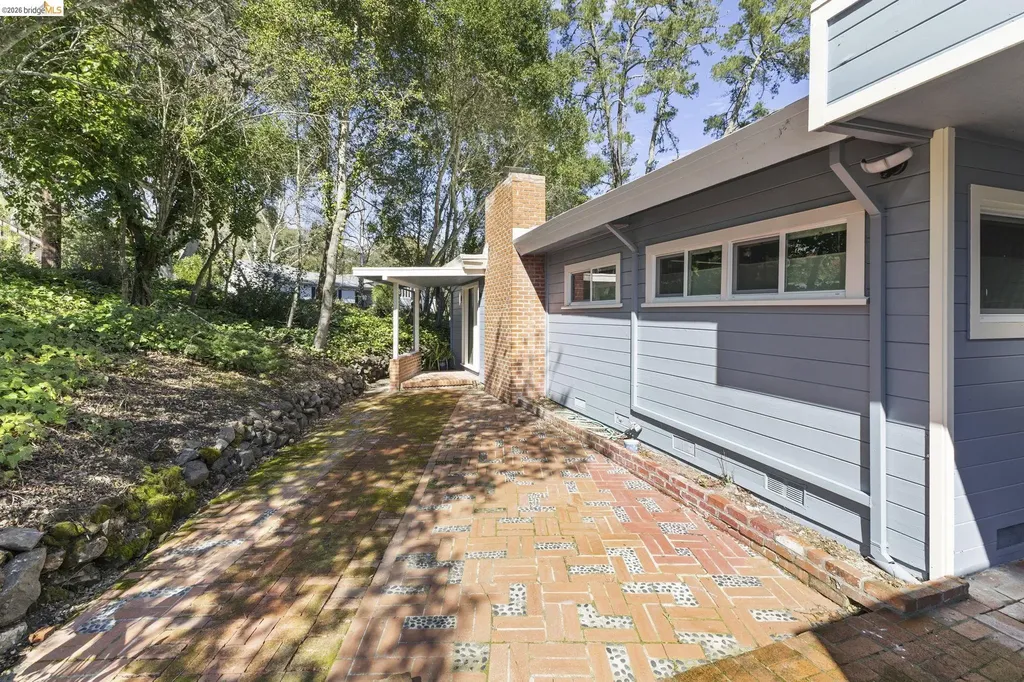 64 Valencia Road Orinda CA 94563
