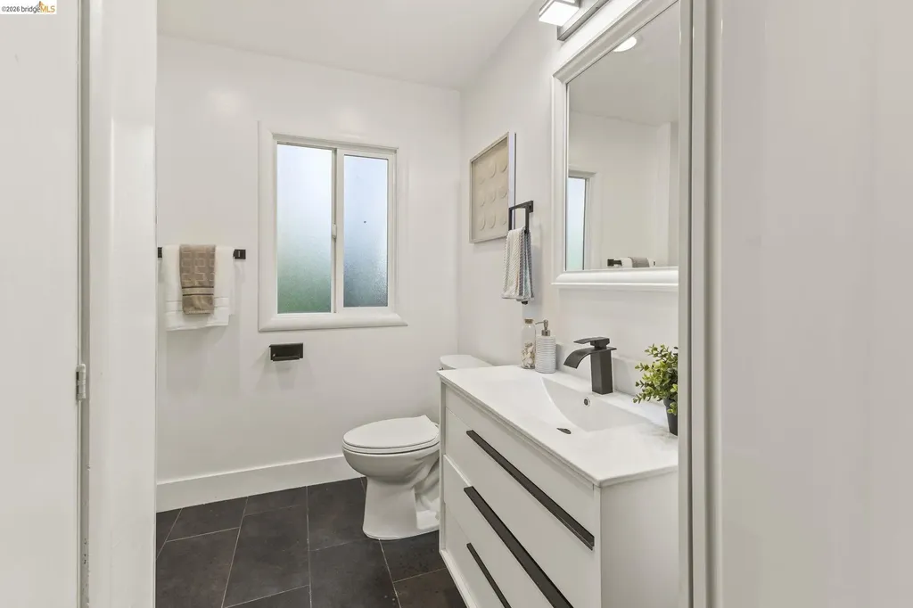 64 Valencia Road Orinda CA 94563