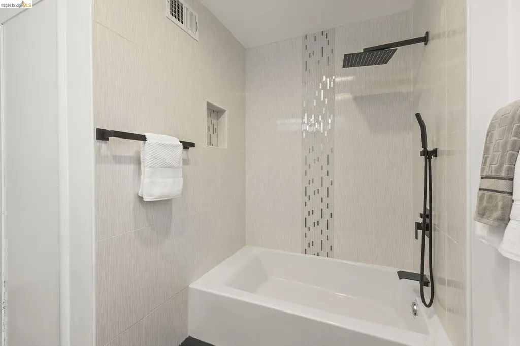 64 Valencia Road Orinda CA 94563