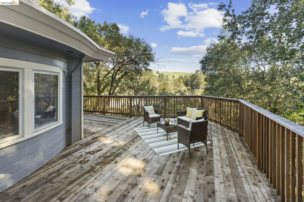 64 Valencia Road Orinda CA 94563