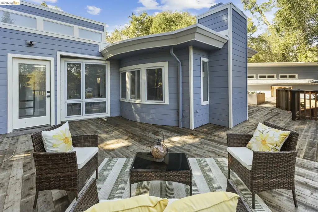 64 Valencia Road Orinda CA 94563