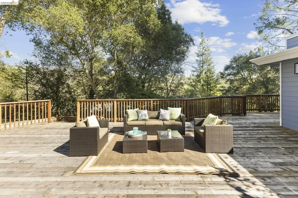 64 Valencia Road Orinda CA 94563