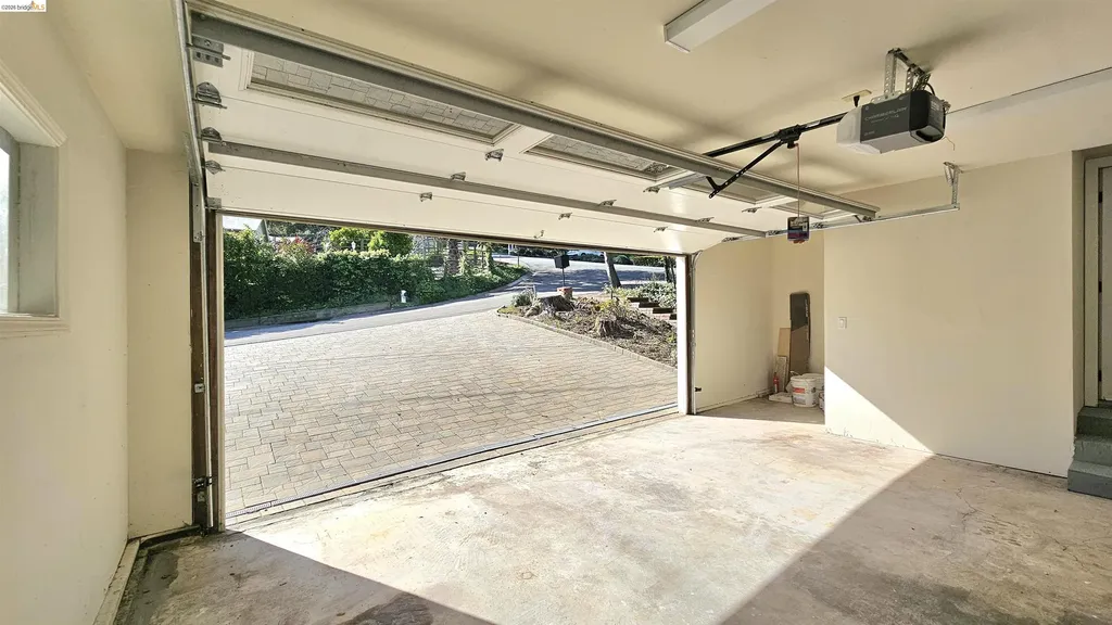 64 Valencia Road Orinda CA 94563