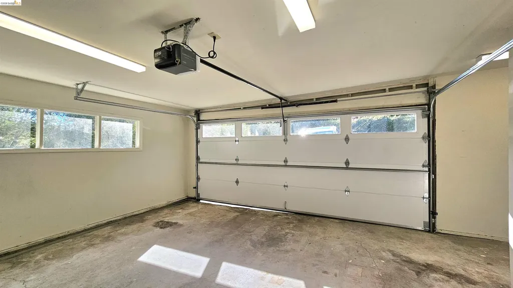 64 Valencia Road Orinda CA 94563