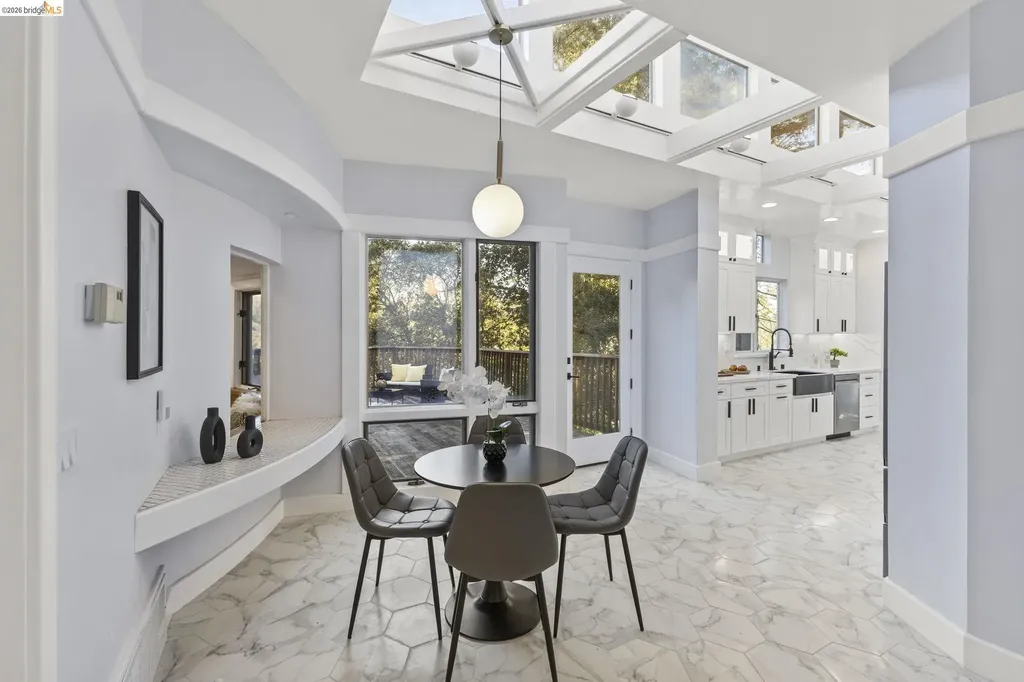 64 Valencia Road Orinda CA 94563