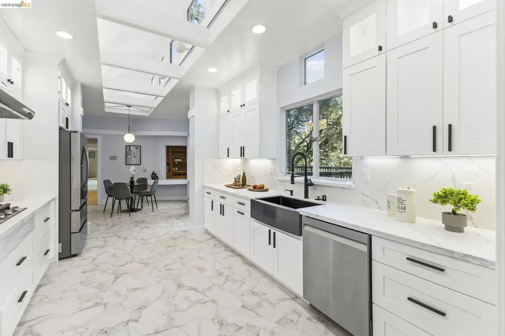 64 Valencia Road Orinda CA 94563