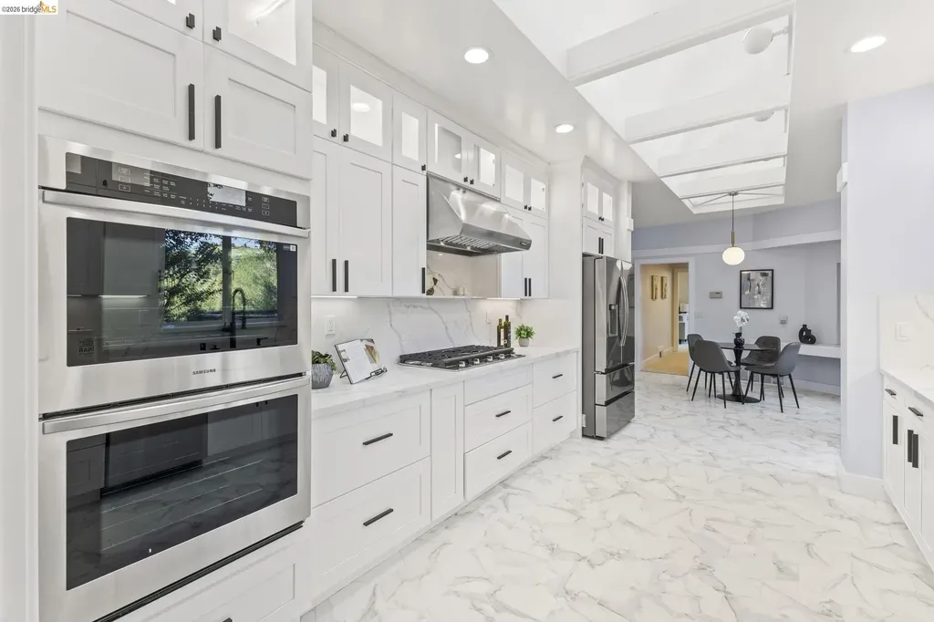 64 Valencia Road Orinda CA 94563
