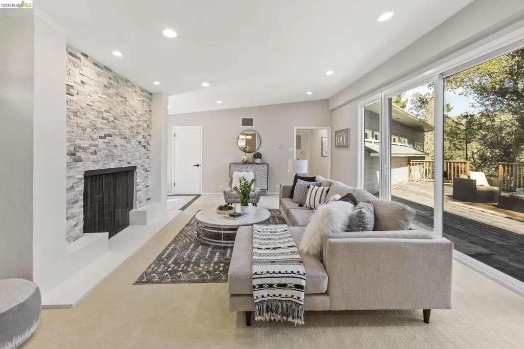 64 Valencia Road Orinda CA 94563