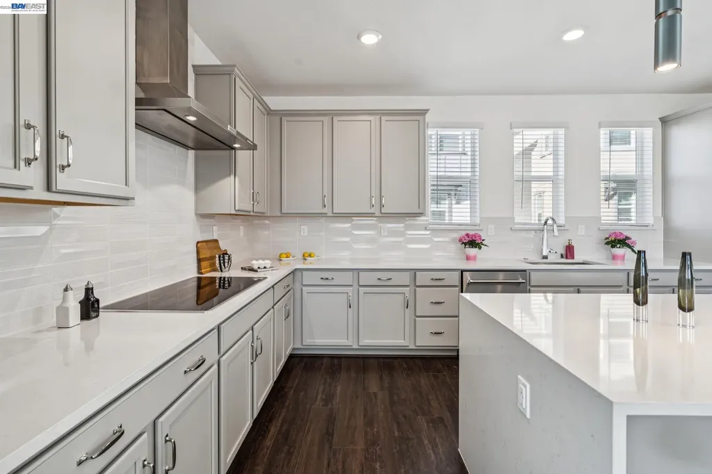 646 Eucalyptus Way Alameda CA 94501