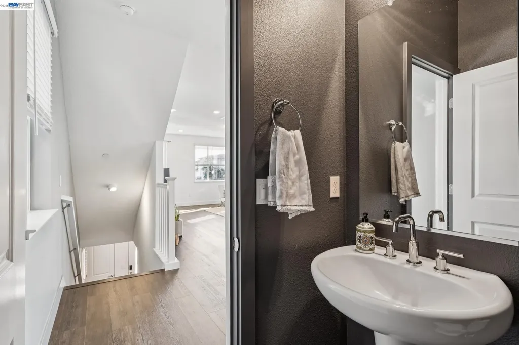 646 Eucalyptus Way Alameda CA 94501