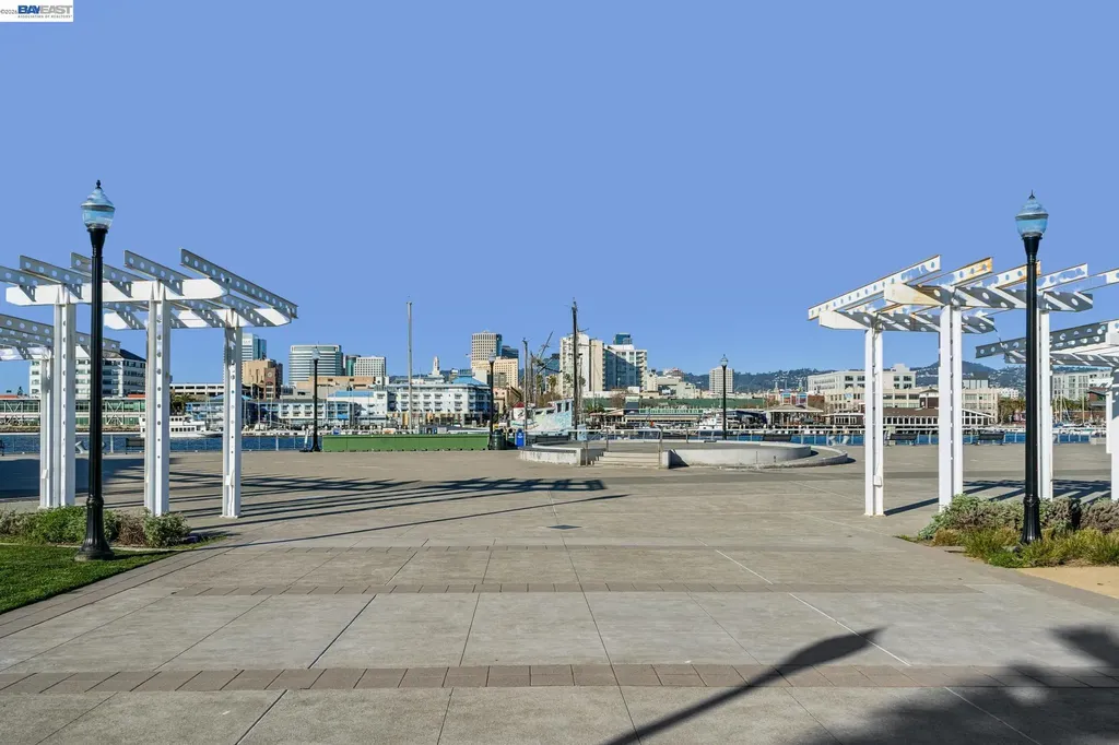 646 Eucalyptus Way Alameda CA 94501