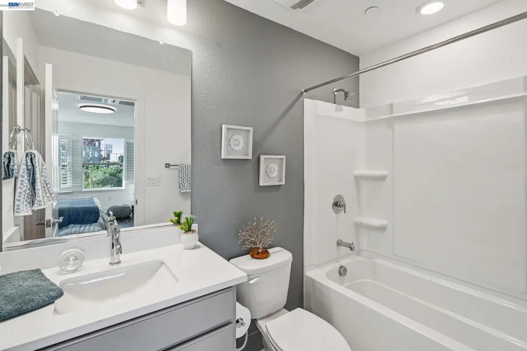 646 Eucalyptus Way Alameda CA 94501