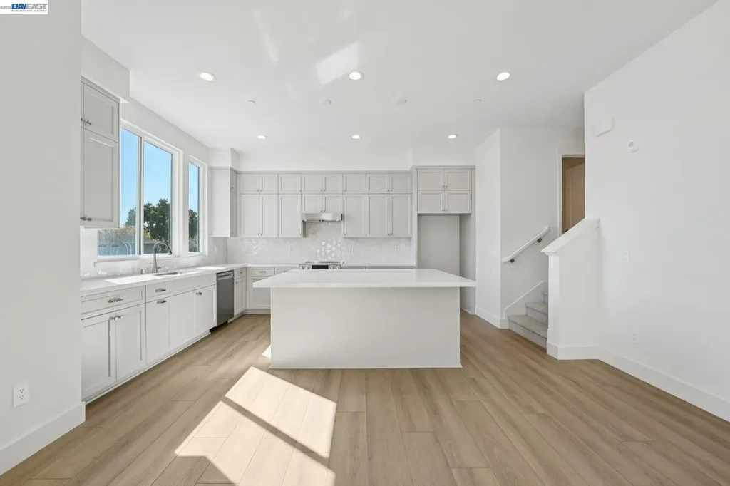 1933 Grand Street Alameda CA 94501