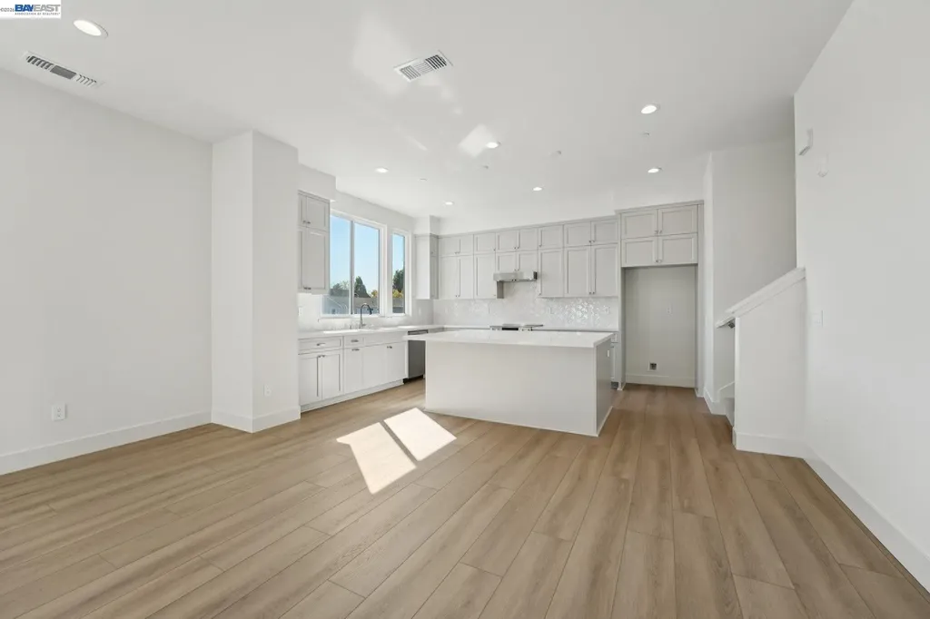 1933 Grand Street Alameda CA 94501