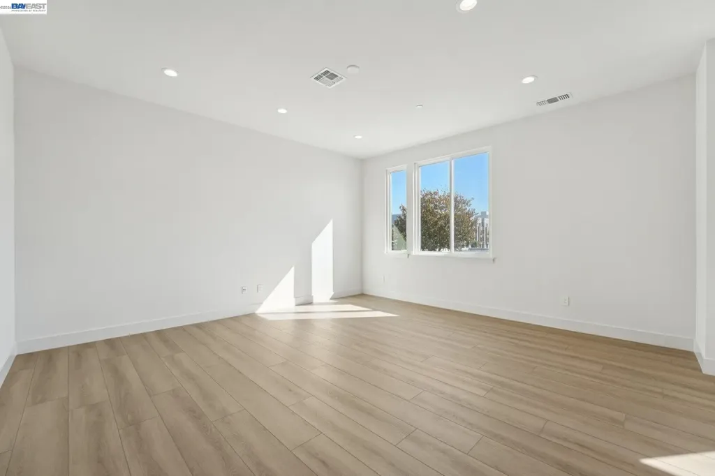 1933 Grand Street Alameda CA 94501