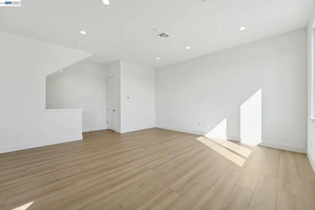 1933 Grand Street Alameda CA 94501