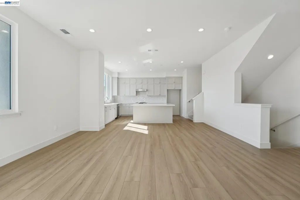 1933 Grand Street Alameda CA 94501