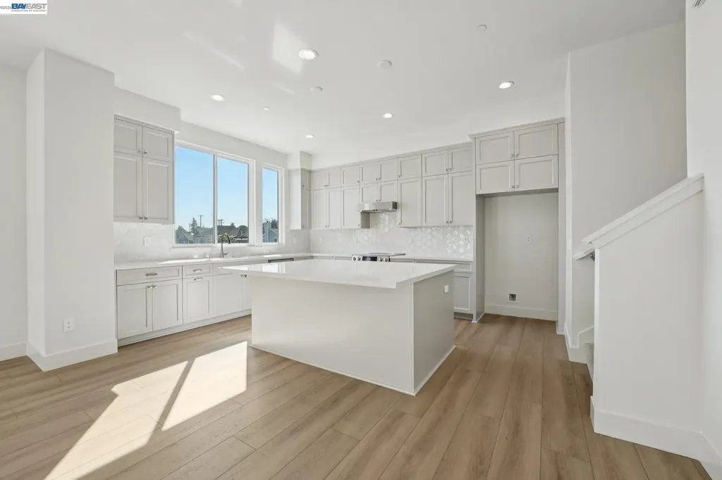 1933 Grand Street Alameda CA 94501