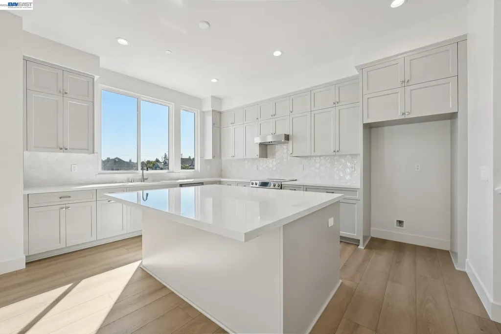 1933 Grand Street Alameda CA 94501