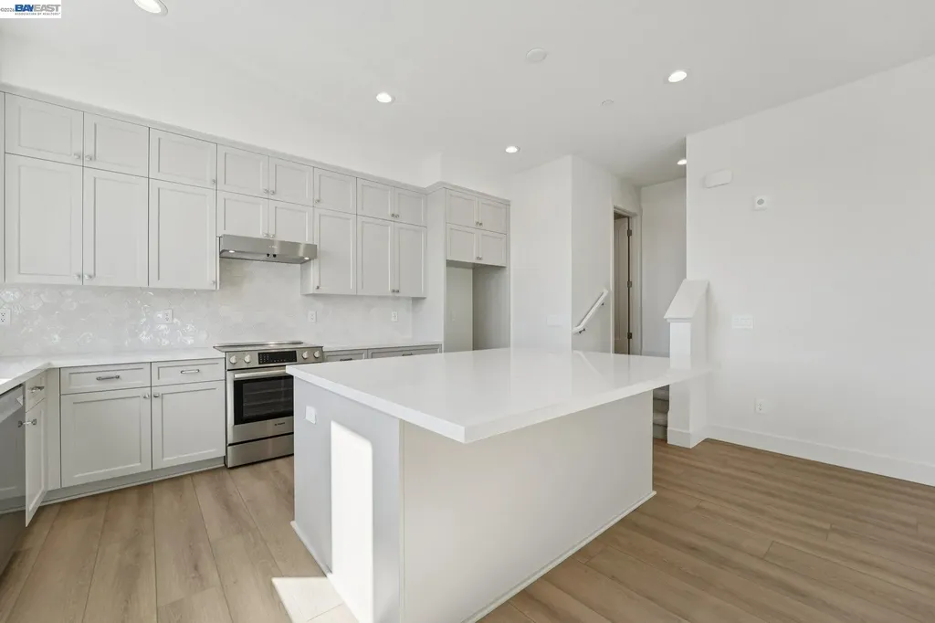 1933 Grand Street Alameda CA 94501