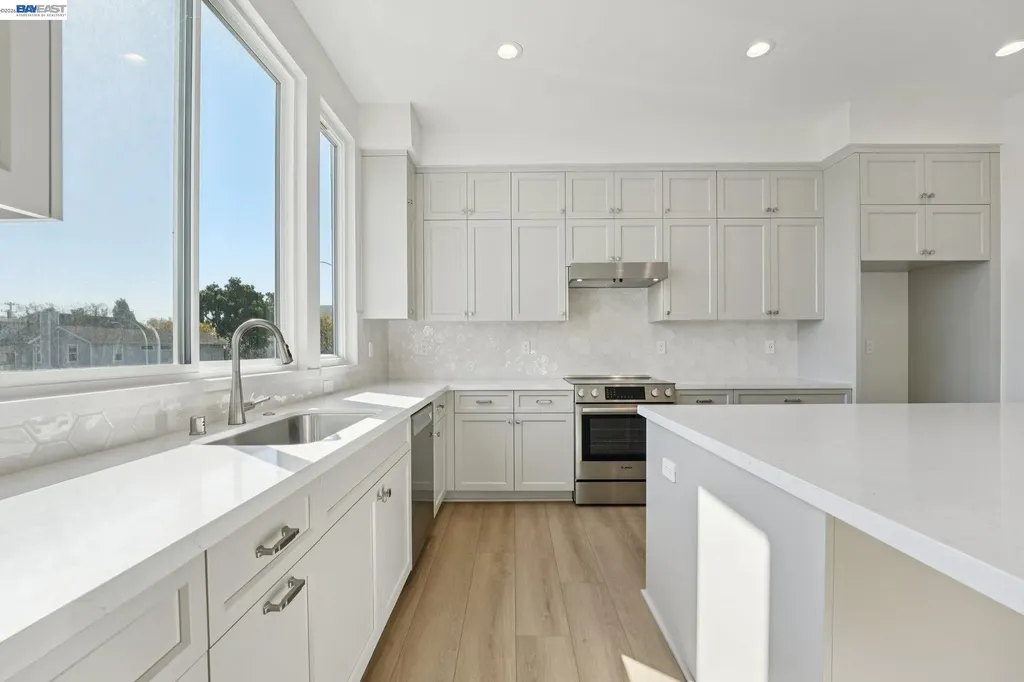 1933 Grand Street Alameda CA 94501