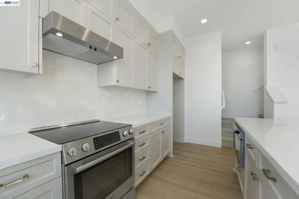 1933 Grand Street Alameda CA 94501