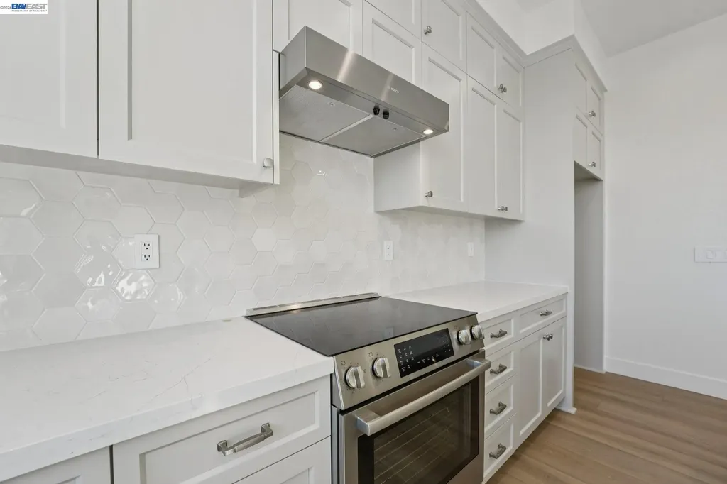 1933 Grand Street Alameda CA 94501