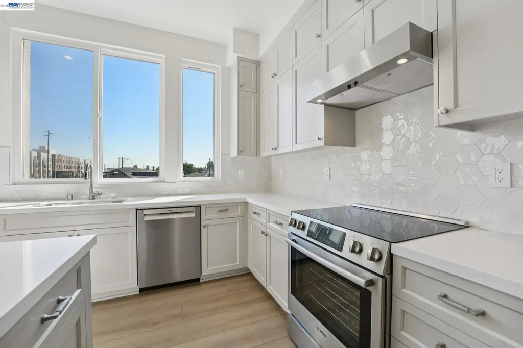 1933 Grand Street Alameda CA 94501