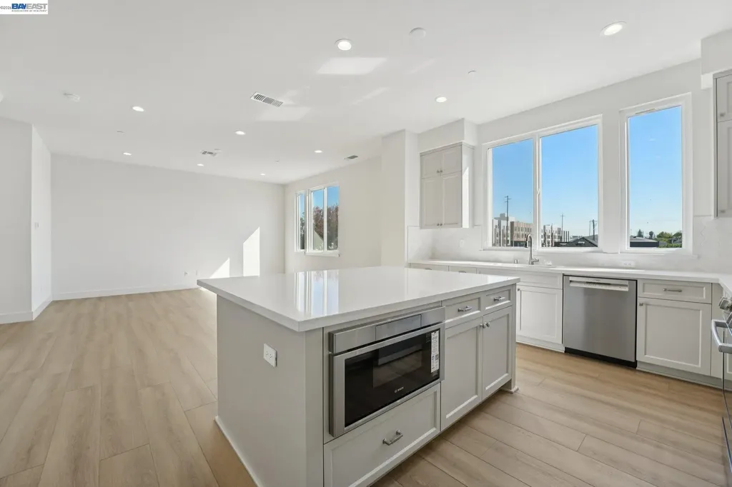 1933 Grand Street Alameda CA 94501