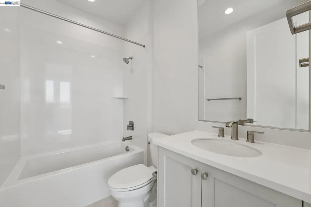 1933 Grand Street Alameda CA 94501