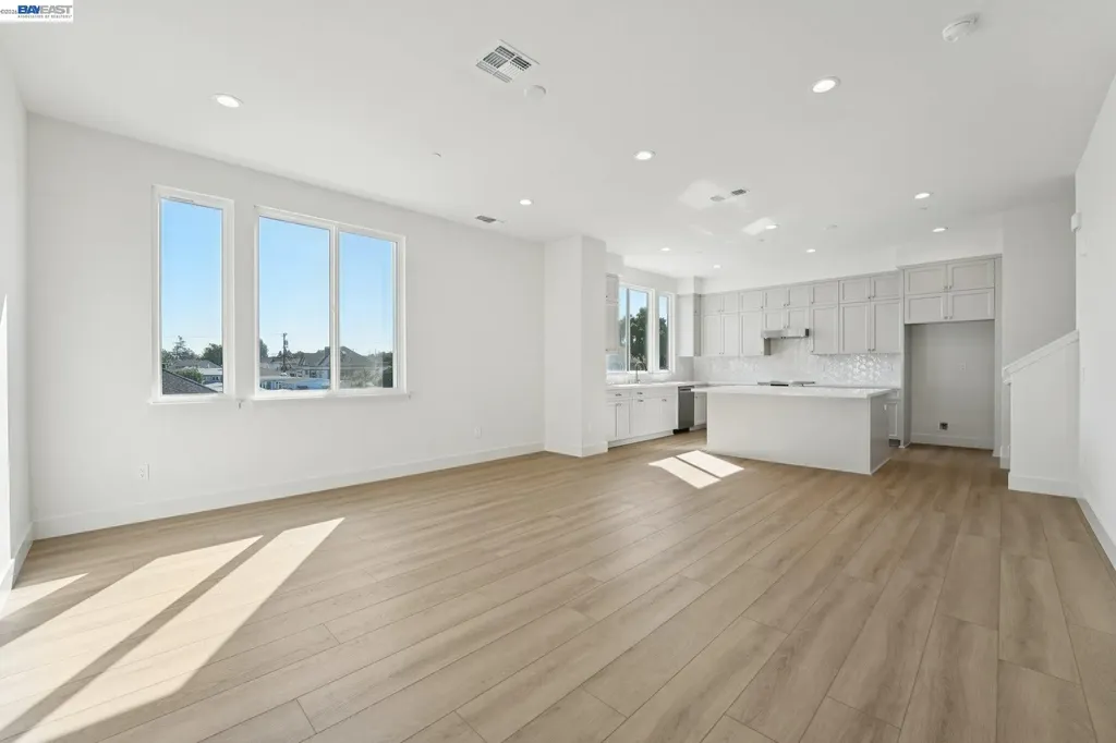 1933 Grand Street Alameda CA 94501