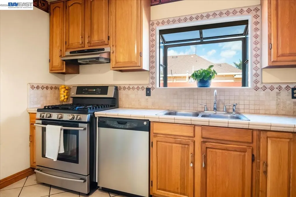 2751 Wallace Street Berkeley CA 94702