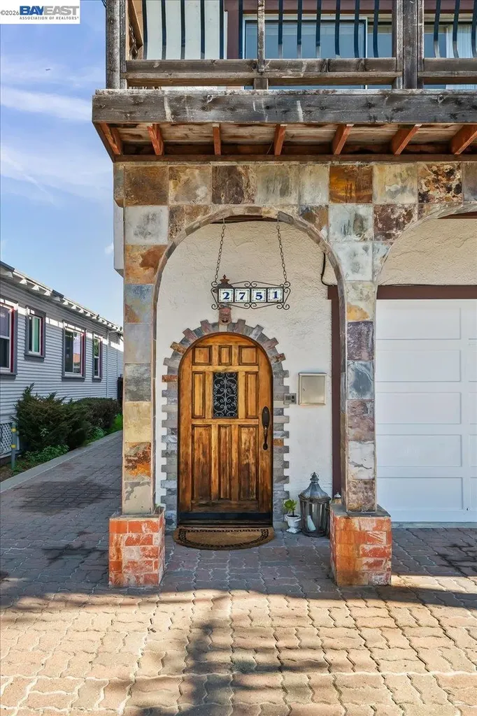 2751 Wallace Street Berkeley CA 94702