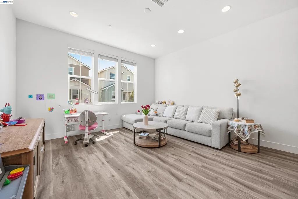 5569 Azalea Way Newark CA 94560