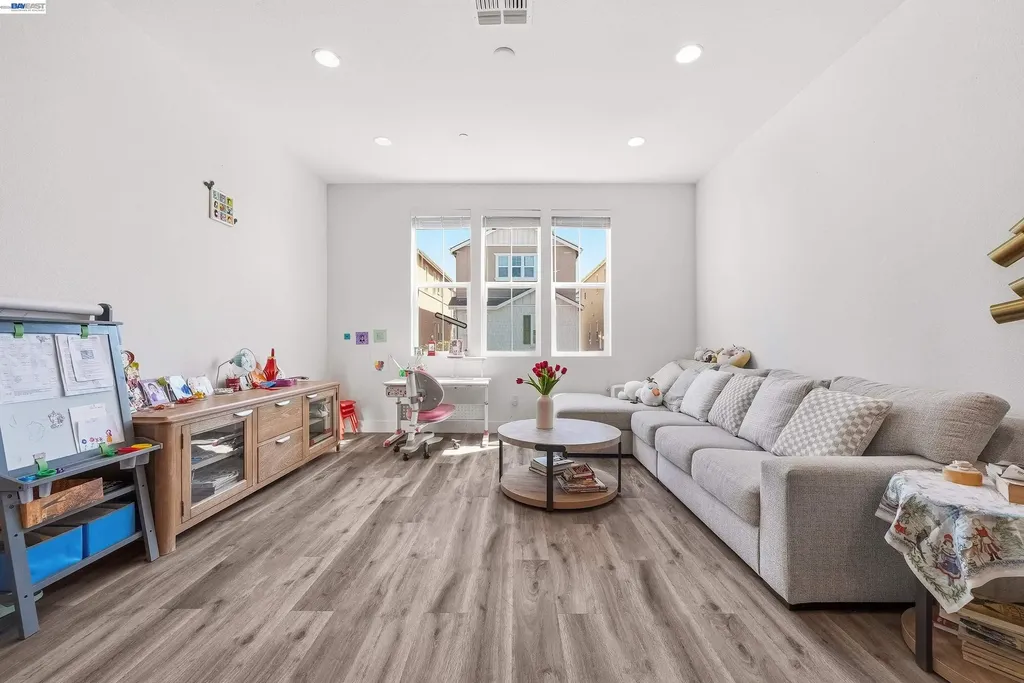 5569 Azalea Way Newark CA 94560