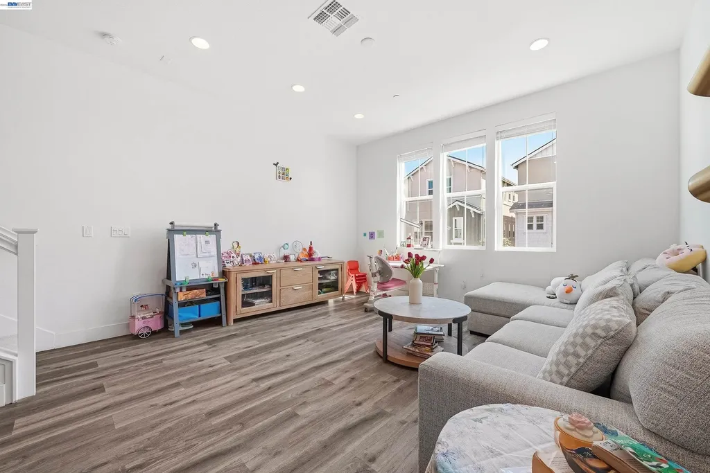 5569 Azalea Way Newark CA 94560