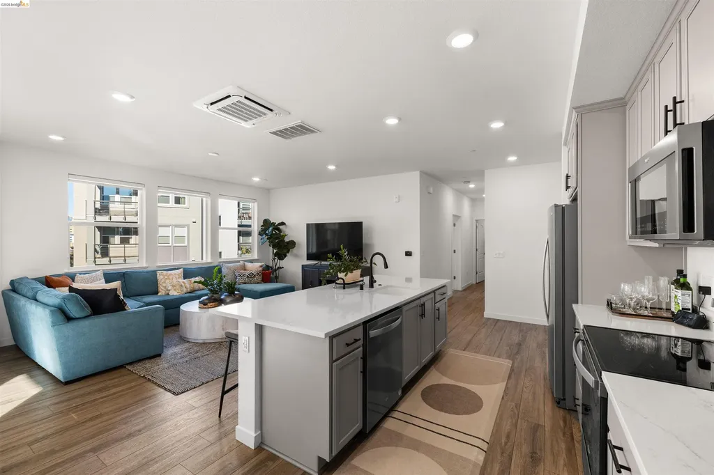2836 Tradewind Drive Alameda CA 94501