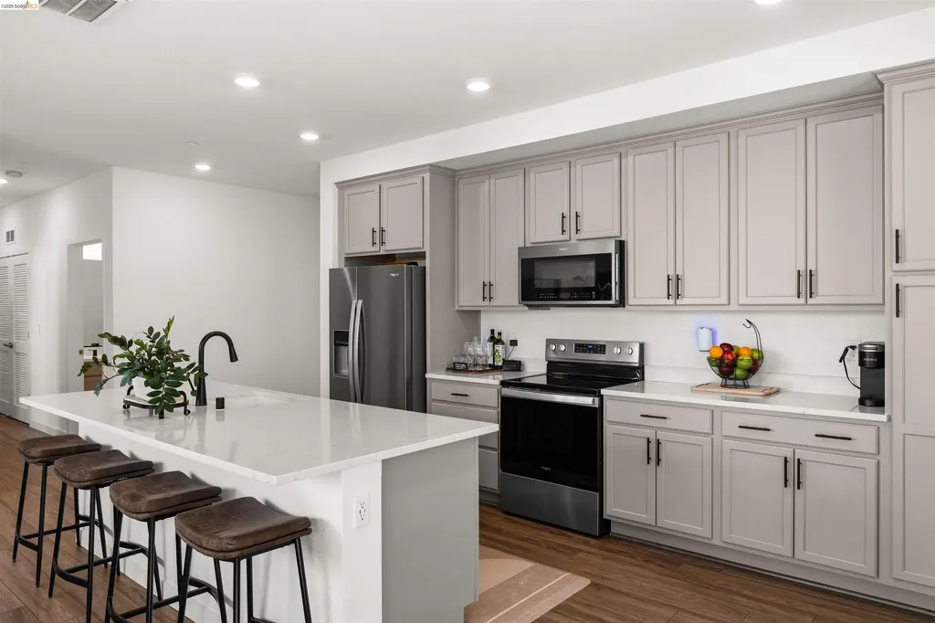 2836 Tradewind Drive Alameda CA 94501