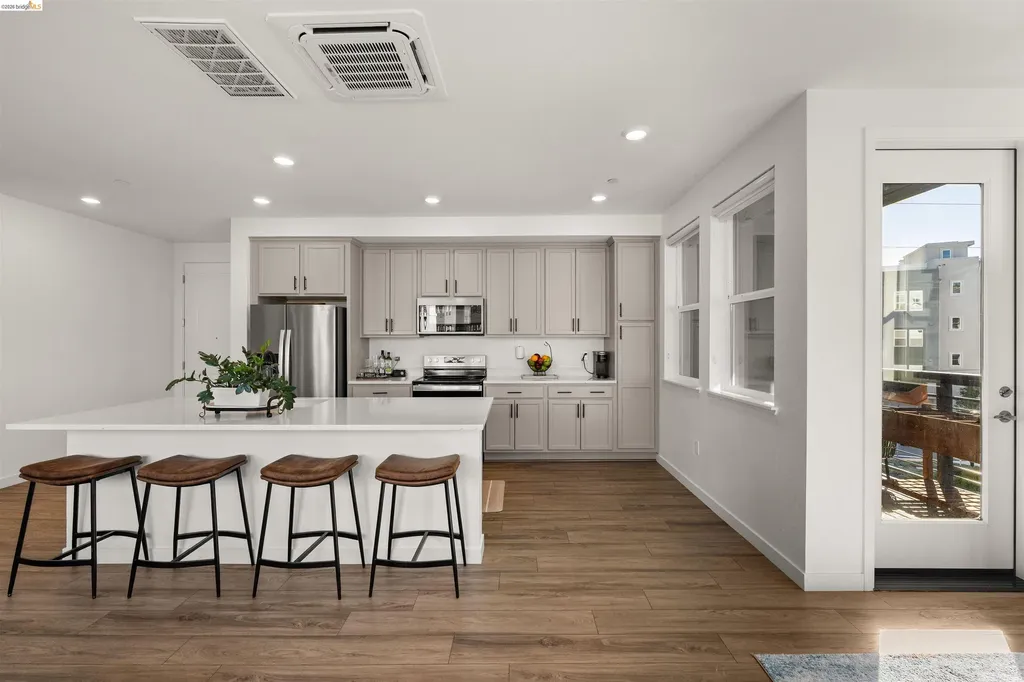 2836 Tradewind Drive Alameda CA 94501