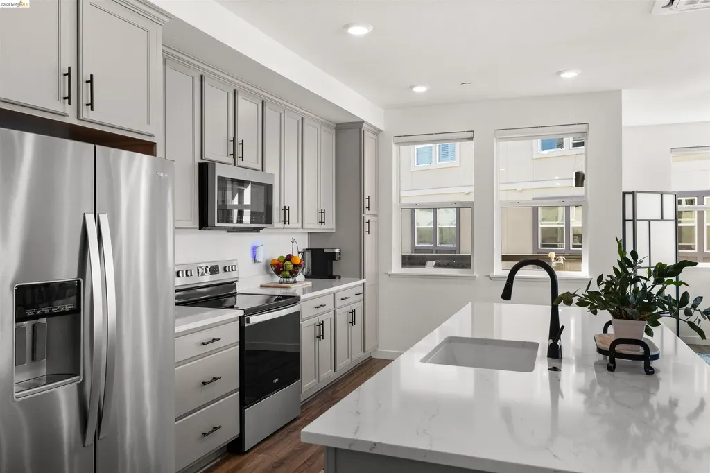 2836 Tradewind Drive Alameda CA 94501