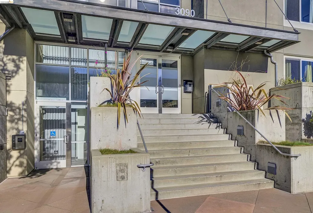 3090 Glascock Street Oakland CA 94601
