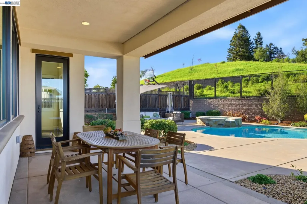 201 Willowbrook Lane Moraga CA 94556