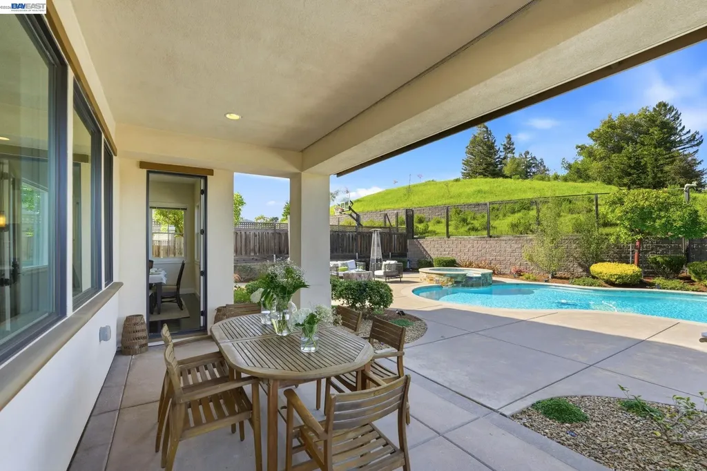 201 Willowbrook Lane Moraga CA 94556